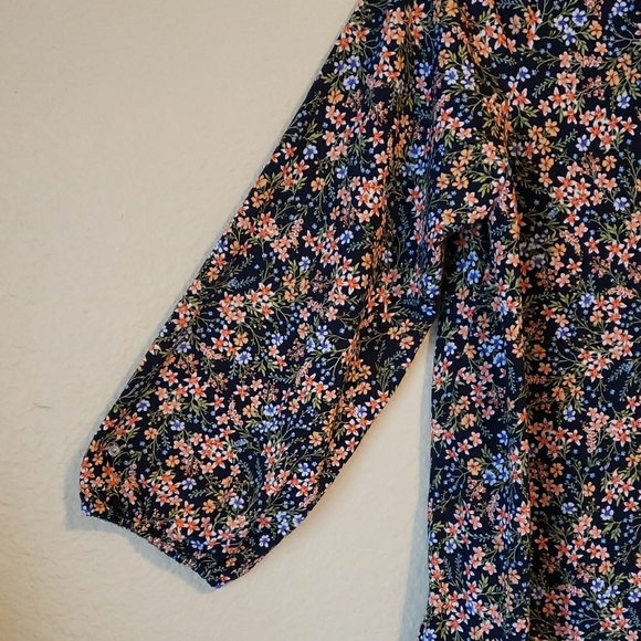 Vince Camuto Navy Floral Top - Picture 5 of 7